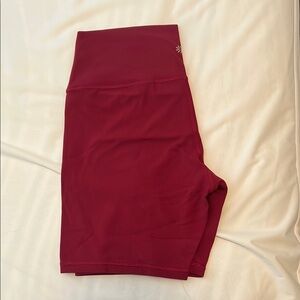 Athleta Transcend 7” bike short, large, burgundy